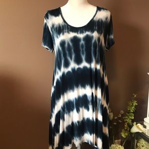 Women’s shark bite tunic.